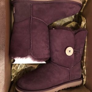 NWT Women’s Bailey Button Port Uggs